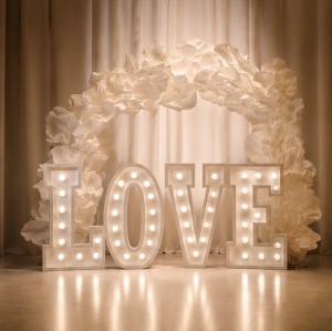 Set Litere LOVE cu LED – 100 cm | Litere Volumetrice pentru Nunți & Evenimente Romantice