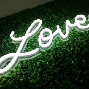 Semn Luminos LED Neon „Love” – 60 cm (Plexiglas Transparent) - Img 2