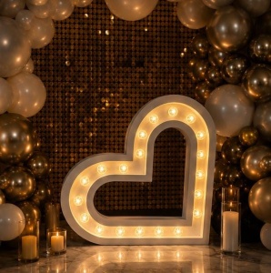 Inimă cu BecurI LED – Decor Evenimente (100 cm)