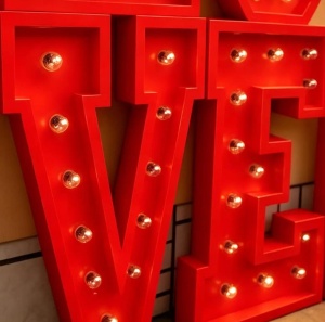 Set Litere LOVE cu LED – RED | Litere Volumetrice pentru Nunți & Evenimente Romantice - Img 3
