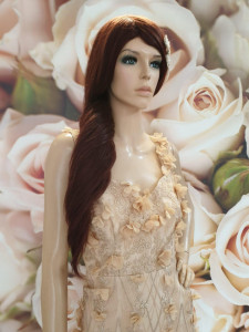 Rochie cambrata material brodat flori aplicate