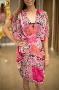 Rochie decolteu dantela maneca cazuta