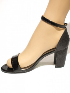 Sandale imitatie piele lacuita 