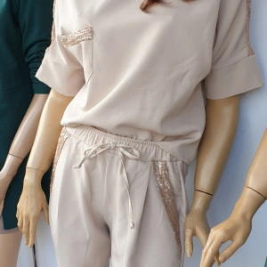 Complet casual elegant tendinte bluza pantaloni insertie paiete