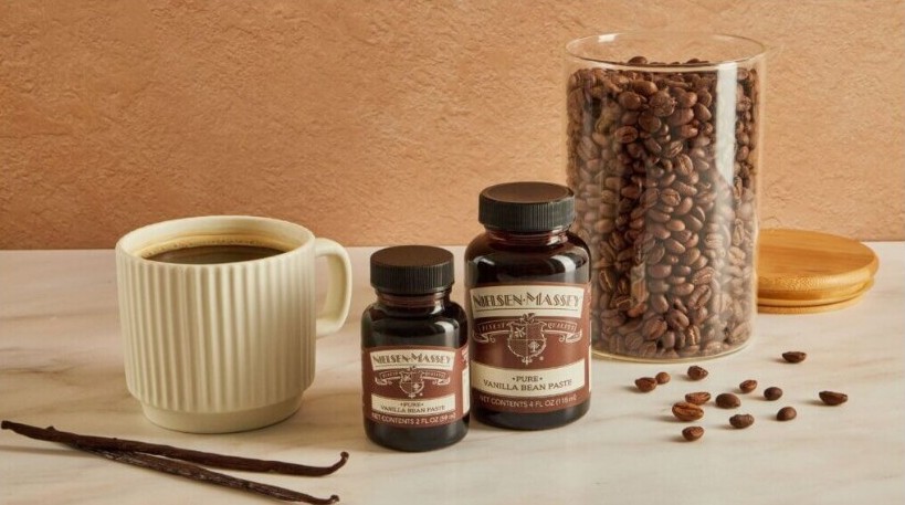 Pastă de vanilie Nielsen-Massey alături de cafea și boabe de cafea