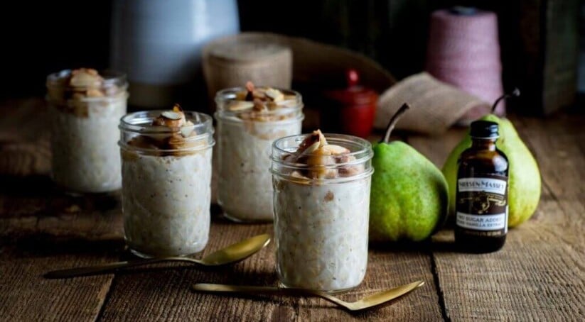Overnight oats cu pere și extract de vanilie Nielsen-Massey