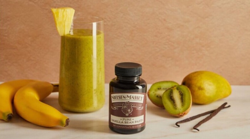 Smoothie cu banană, kiwi, mango și pastă de vanilie Nielsen-Massey