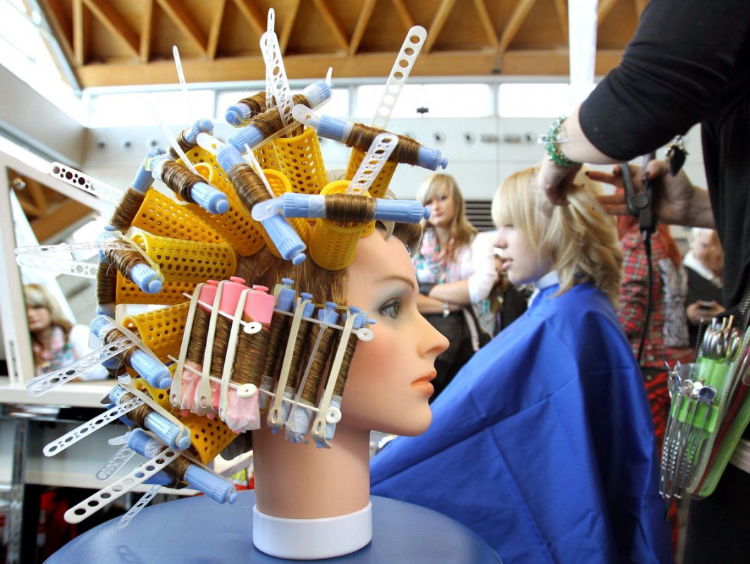 Investiția într-un cap de manechin: un pas esențial în cariera de hairstylist