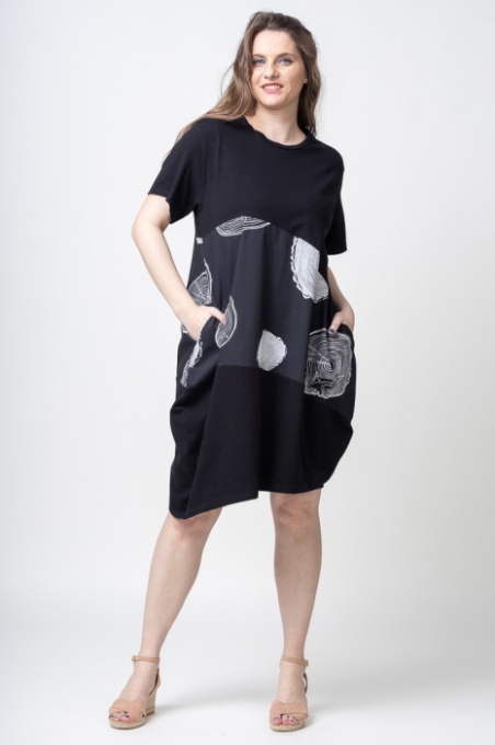 Rochie lalea asimetrica cu bust negru si imprimeu grafic pe fond negru