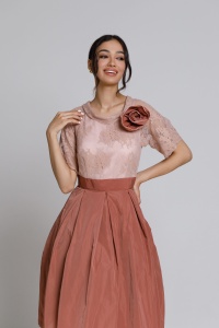 Rochie DONATELA din dantela roz pudrat si taft