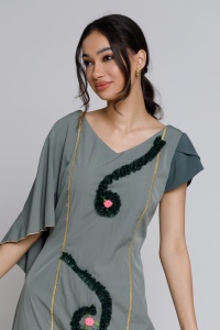 Mira khaki dress with long sleeves and embroidery - Img 4