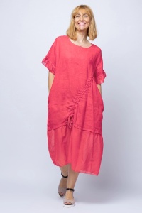 Rochie casual corai din in, cu siret oblic si volan la maneci