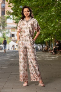 Compleu casual de vara bej cu pantalon evazat si camasa