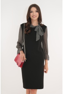 Rochie neagra cu maneci si esarfa din voal negru cu patratele albe
