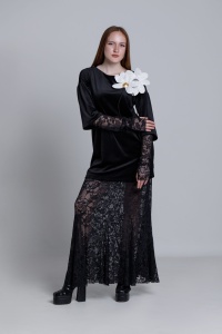 Bluza MILLER neagra din catifea cu flori albe aplicate - Img 2