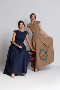 CHLOE elegant dress in navy blue with embroidery - Img 7