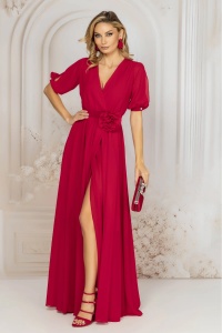 Rochie de seara rosie lunga cu floare in talie si decolteu petrecut