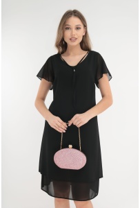 Rochie neagra din voaluri suprapuse cu snur la decolteu