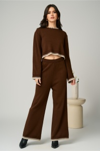 Compleu casual din tricot maro cu bluza si pantaloni evazati
