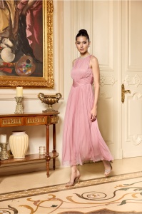 Rochie Ginette roz din tull din matase cu perle la decolteu