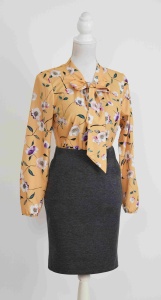 Compleu bluza mustar cu flori si fusta gri - Img 3