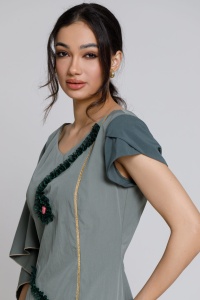 Mira khaki dress with long sleeves and embroidery - Img 3