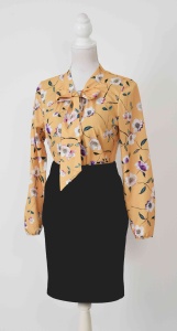 Compleu bluza mustar cu flori si fusta neagra - Img 3
