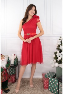 Rochie rosie de ocazie din tulle cu buline si floare maxi pe umar