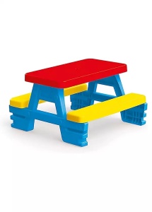 Piknik sto sa klupom Dolu