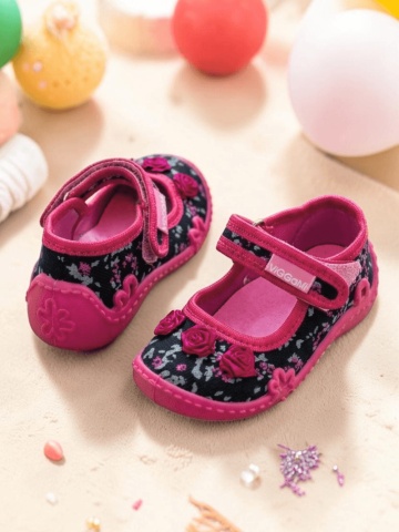 Papucei fetite roz cu model floral si scai - Viggami