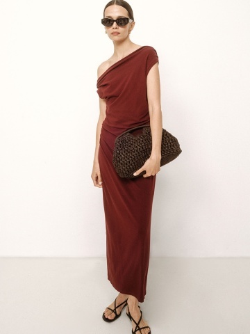 Rochie Vanity lunga rosie cu umar asimetric - Img 13