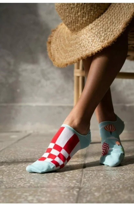 Talpici dama - Sosete dama - din bumbac, cu model asimetric - Happy socks - More S005-009 Balloons - Img 1