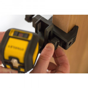 Stanley STHT77498-1, nivela laser cubix cu linie in cruce, lumina rosie (630 nm), auto-nivelare, prindere cu clema, 2x1.5V AA, ± 0.6mm/m, raza actiune 12m - Img 1