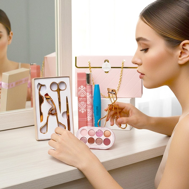 BEAUTY #21, #26, #27 3冊セット Set cadou beauty cu parfum Bade'e Al Oud 35 ml, produse cosmetice