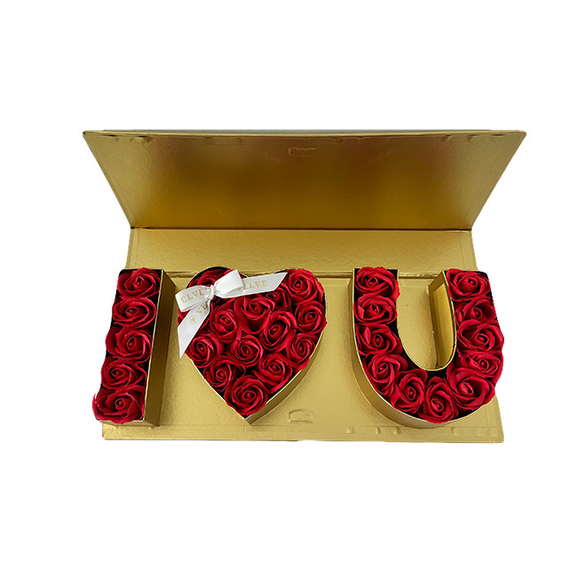 Cutie aurie cu trandafiri din sapun si text, 