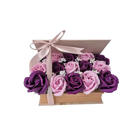 Aranjament floral cu 15 trandafiri din sapun, in cutie tip carte, cu flori indigo si roz