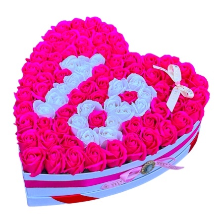 Aranjament floral personalizat cu cifrele 18, in cutie in forma de inima, cu 101 trandafiri din sapun, Roz-Alb - Img 1