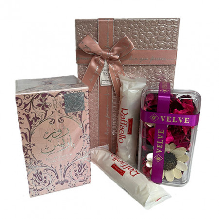 Set cadou Glamour pentru femei, Parfum Ajyad, Rose Paris 100ml, flori uscate parfumate, praline Raffaello si cutie roz eleganta, in cutie cadou roz 23x16x9 cm