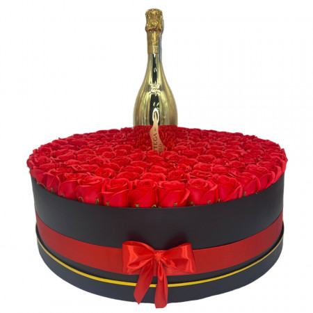 Aranjament floral Eternal Love, cutie rotunda cu 135 trandafiri de sapun, Prosecco Bottega Gold