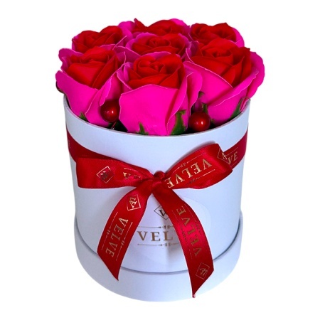 Aranjament floral Glamour Double Color, cutie rotunda cu 7 trandafiri sapun in doua culori, Fucsia-rosu