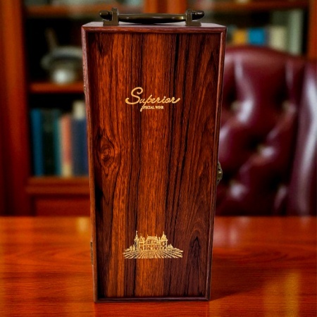 Caseta eleganta din lemn Special Wine, pentru o sticla si trei accesorii vin, Maro