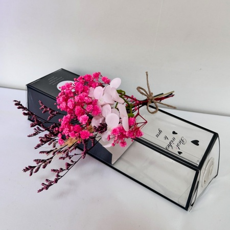 Aranjament floral de primavara, cu LED, buchet hortensii de sapun si flori criogenate, Roz