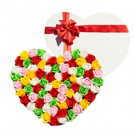Aranjament floral Dye, in cutie inima rosie, cu 75 trandafiri din sapun