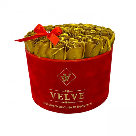Aranjament floral Splendor, in cutie de catifea cu 25 trandafiri de sapun, Gold-Rosu