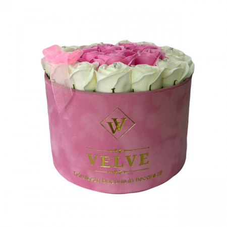 Aranjament floral Splendor in doua culori, in cutie de catifea cu trandafiri de sapun, Alb-Roz