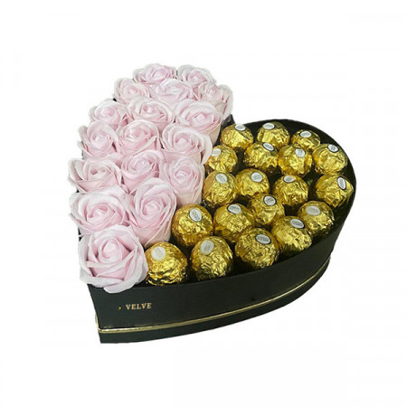 Cadou pentru femei cutie inima neagra cu trandafiri de sapun si praline Ferrero Rocher, roz