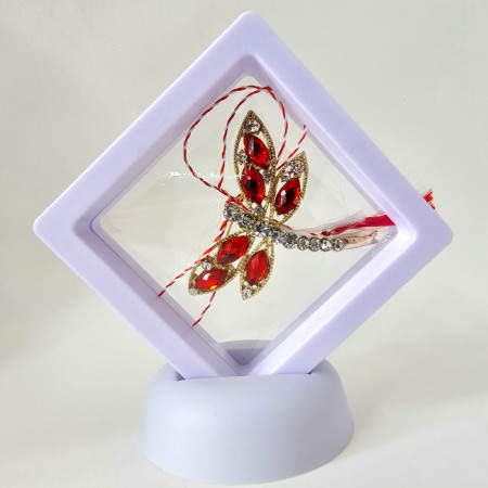 Martisor libelula brosa Serene Flight, cu cristale artizanale si snur, in suport elegant, Rosu