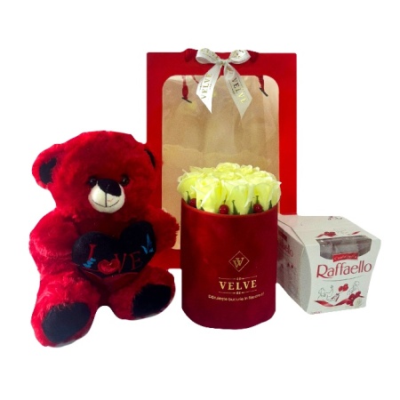 Pachet Bright, aranjament floral cu 9 trandafiri de sapun fosforescenti, ursulet de plus, Raffaello si ambalaj cadou, Rosu