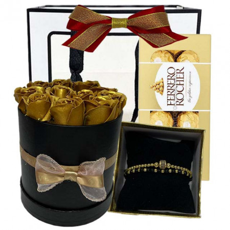 Pachet goldishold pentru femei, aranjament floral, bratara si praline Ferrero