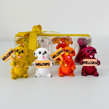 Set 4 Figurine Decorative in forma de catelusi, pancarta cu textul: "Welcome", Multicolor, 16x4x6cm